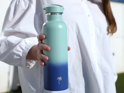 Rohes Lieferantenfoto einer Trinkflasche